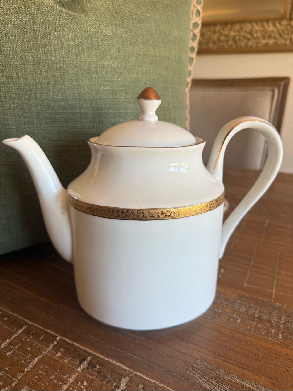 Vintage 1991 Royal Gallery
Gold Coffee Tea Pot Macy's
Sri Lanka